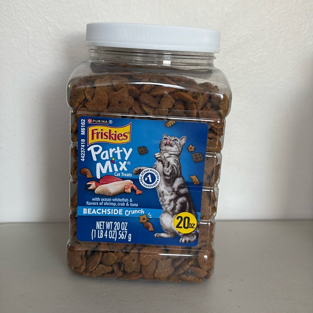 Purina Friskies Cat Treats, Party Mix Beachside Crunch - 20 oz. Canister